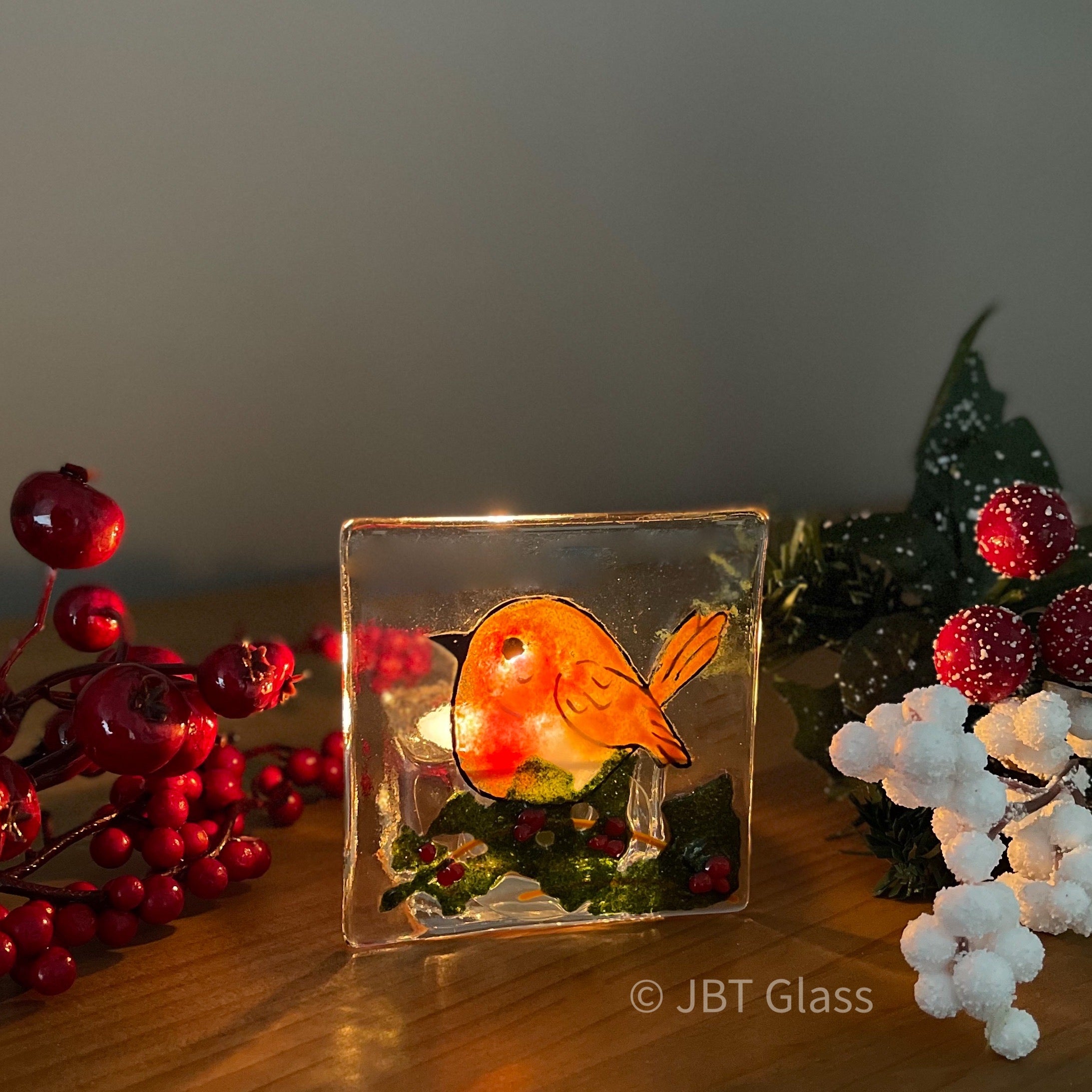Small Tealight - Robin with Holly